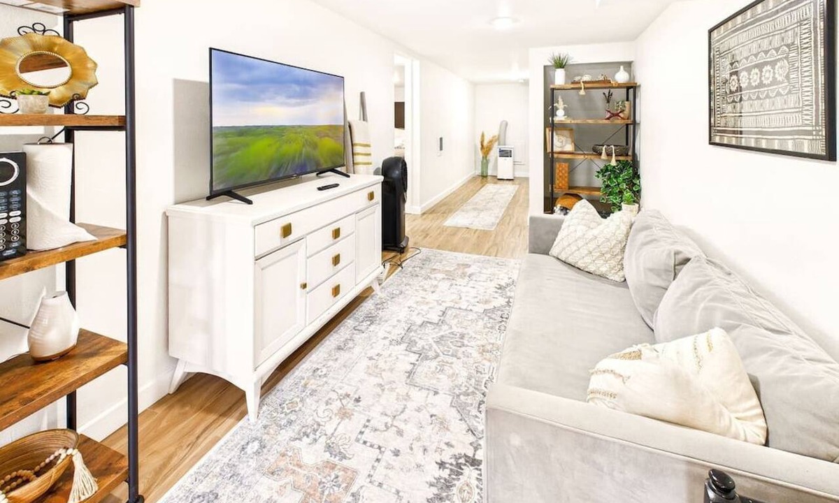 Albany Apartment | Stay in the center of the Willamette Valley close to wineries