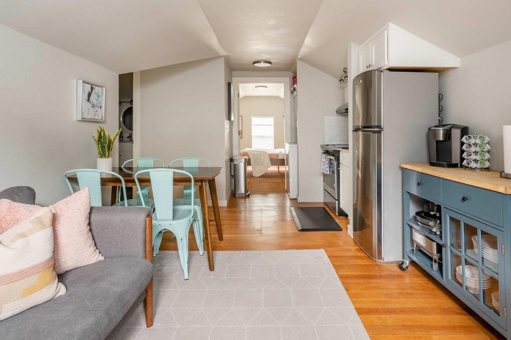 Kerns Apartment | Stay Portland - Cozy Attic Hideaway in Laurelhurst