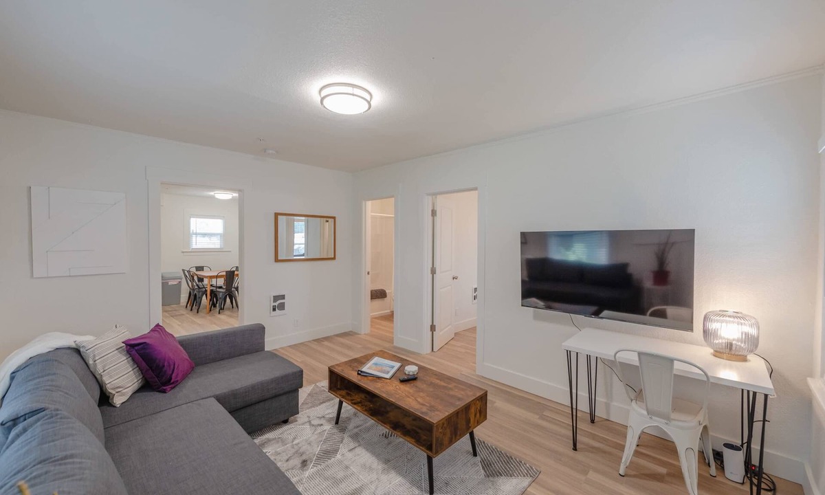 Coos Bay House | #StayInMyDistrict Coos Bay Primrose Cottage