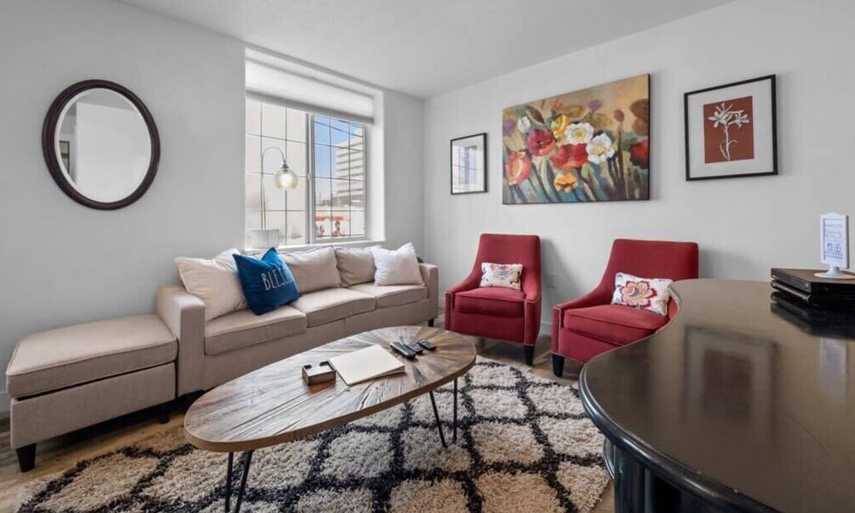 Downtown Vancouver Apartment | #StayInMyDistrict Downtown Loft