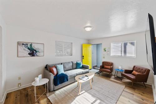 Port Orford Apartment | #StayinMyDistrict Starfish Coastal Duplex