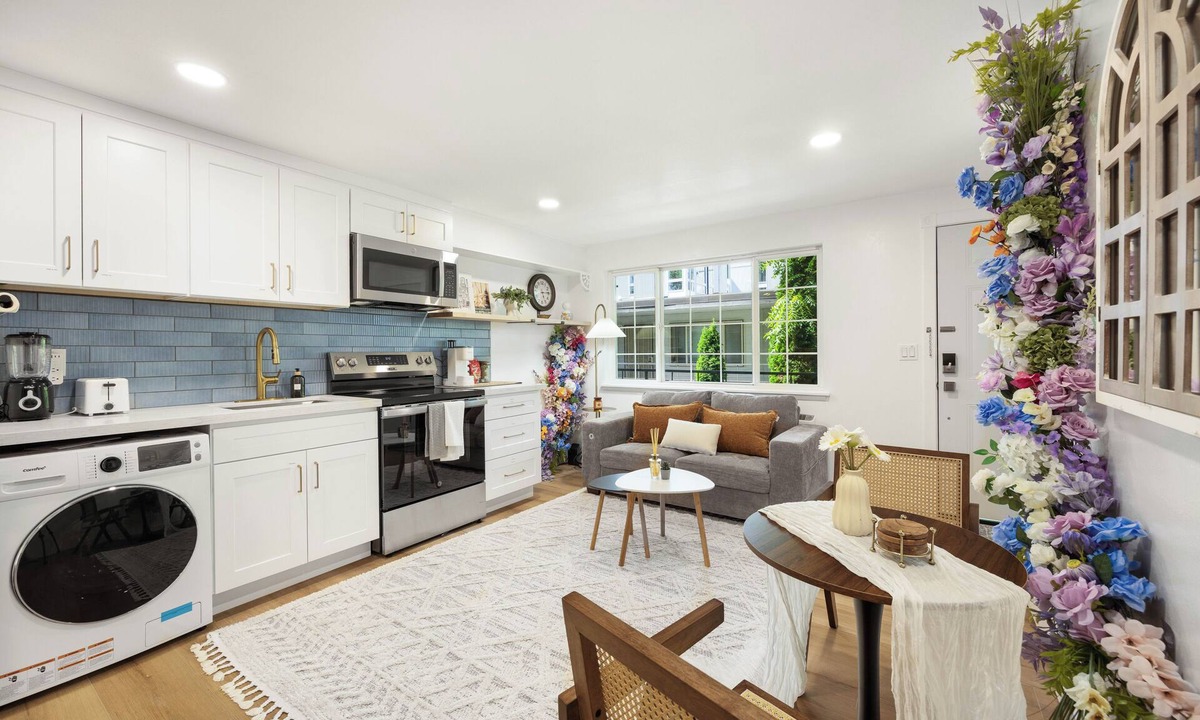 North Queen Anne Apartment | STAYOO SUITES-Seattle Secret Garden