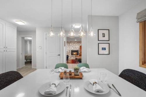 Tahoe Island House | Stellars Jay Getaway Pet Friendly in City of SLT
