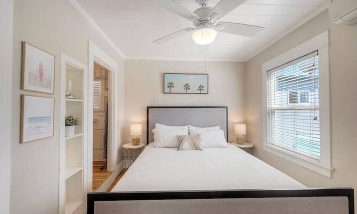 Mission Beach Apartment | Steps to the Sand - Cozy 1 bedroom 2nd floor