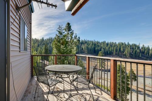 Pinecrest House | Strawberry Townhouse: Walk to Leland Snowplay!