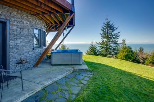 Smith River Apartment | Stunning 360 Ocean Views, Near Redwoods NP!