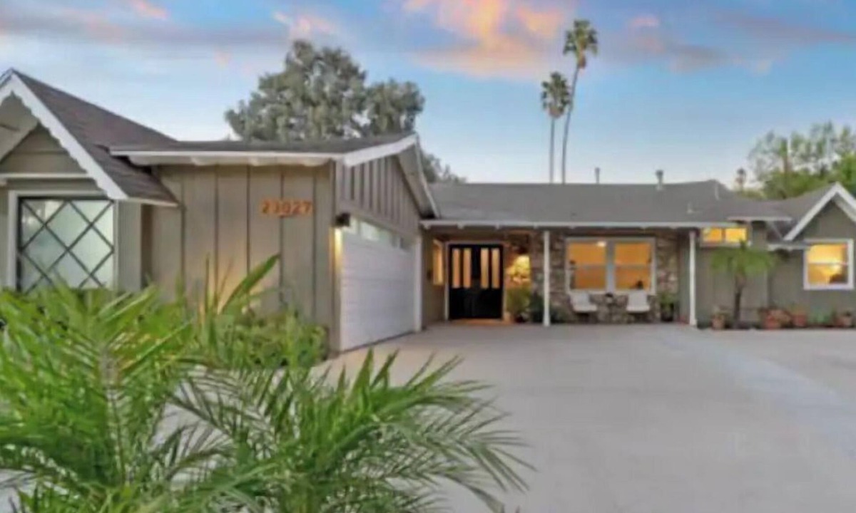 Woodland Hills House | Stunning Entertainers dream Home w/Pool Hot-tub