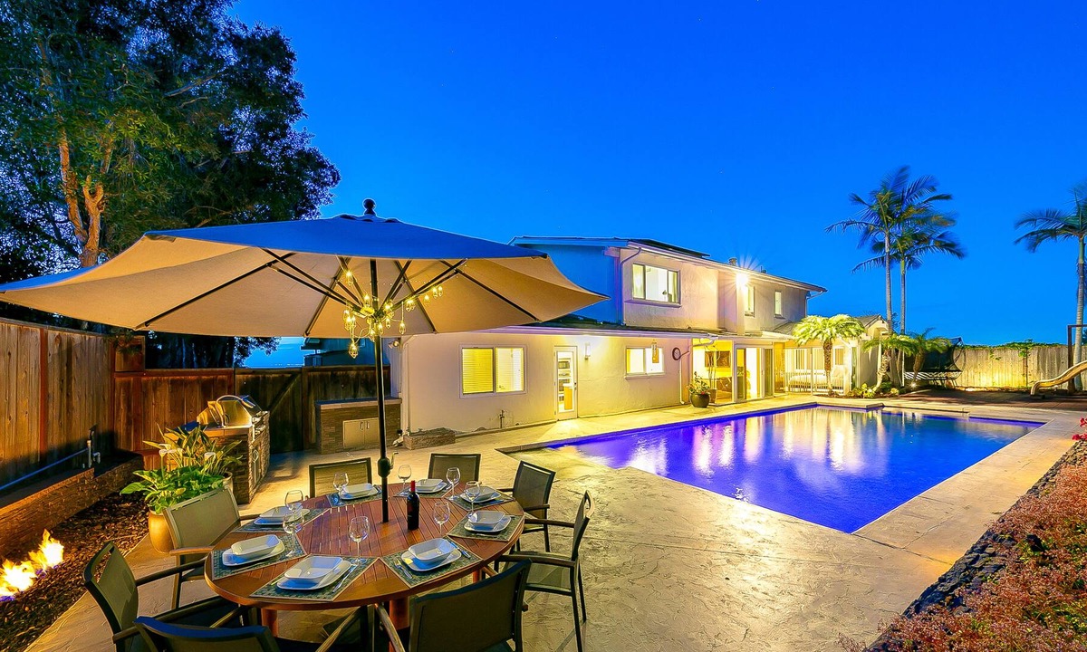 Hidden Valley House | Stunning Modern La Jolla Home w/Private Hot Tub & Pool, Balcony, Deck, Free WiFi
