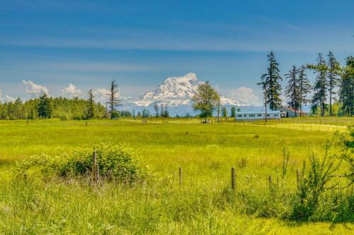 McKenna House | Stunning View! Peaceful Family Home w/Yard in Roy