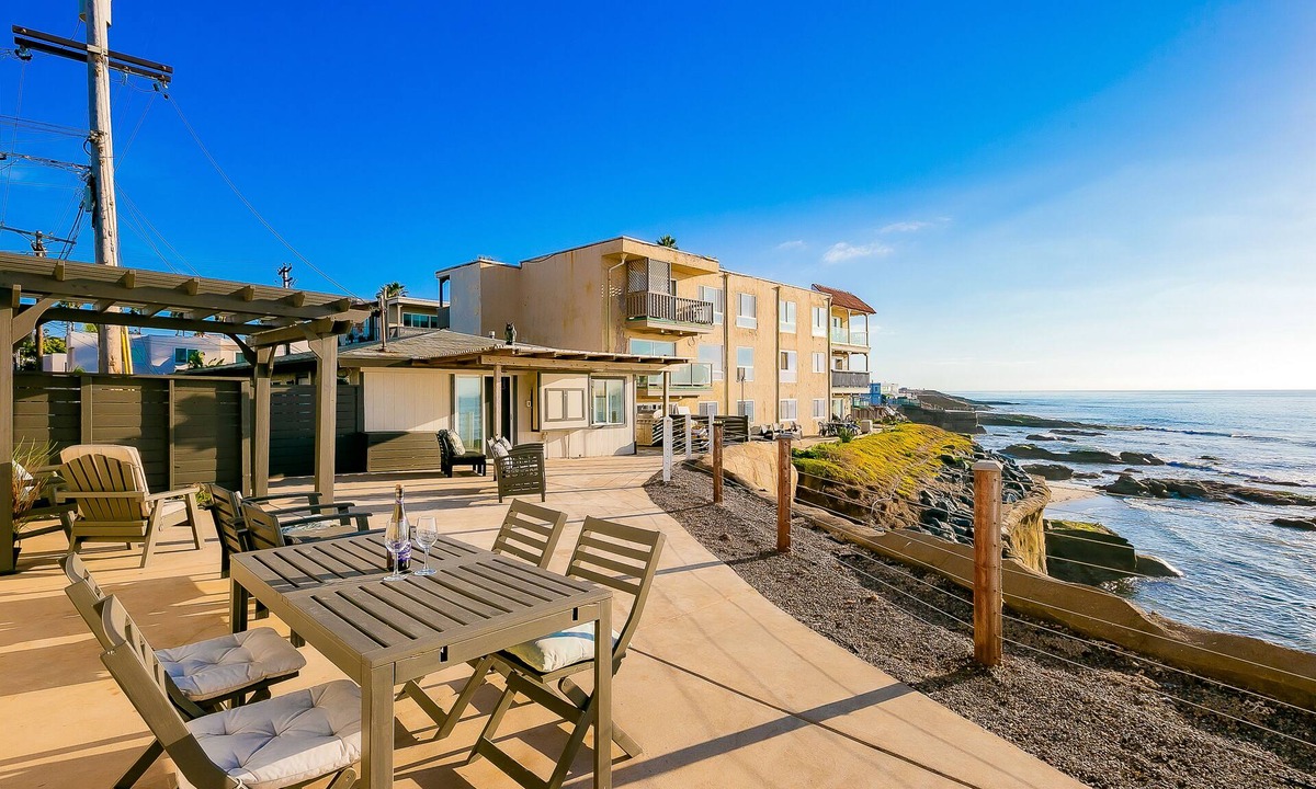 Ocean Beach Cottage | Stylish coastal gem with ocean views, perfect location & WiFi