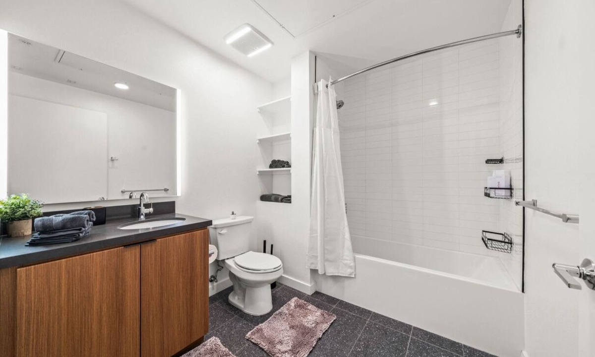 Downtown Long Beach Apartment | Stylish Condo/Mins to Shoreline