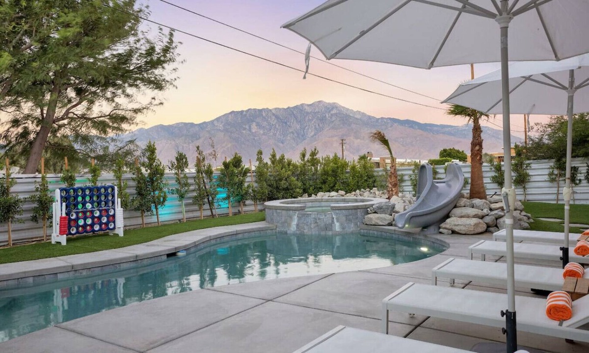 B-Bar-H Ranch House | Stylish MCM 15 mins to PS|pool|putting green|bocce