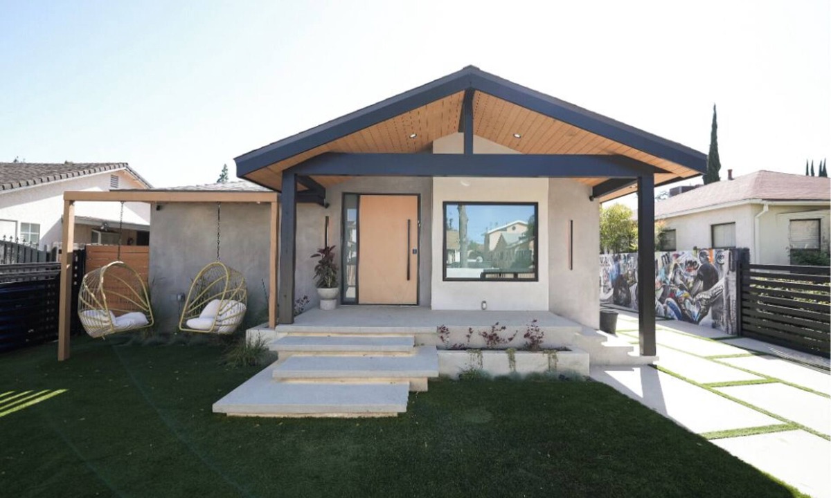 Encino House | Stylish Sunny 4BR Retreat with Large Patio & BBQ