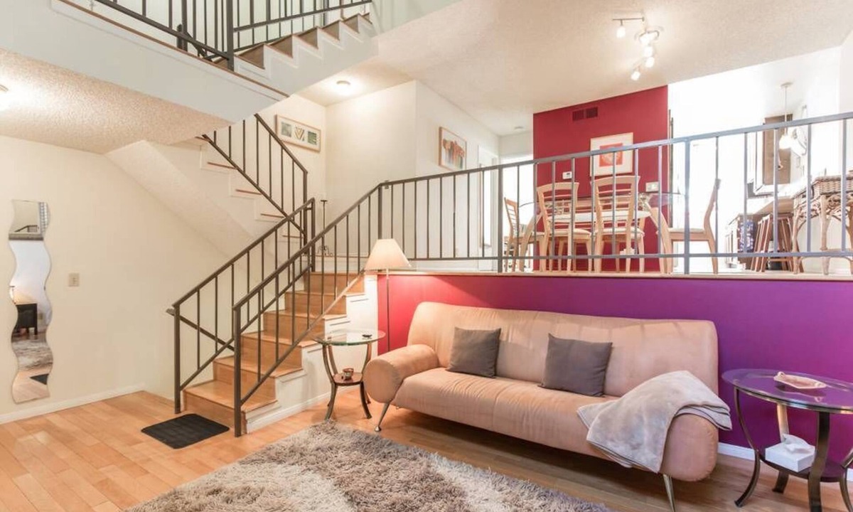 North Hills East House | Stylish Tri-level Townhouse Fully Furnished 2br, 2BA