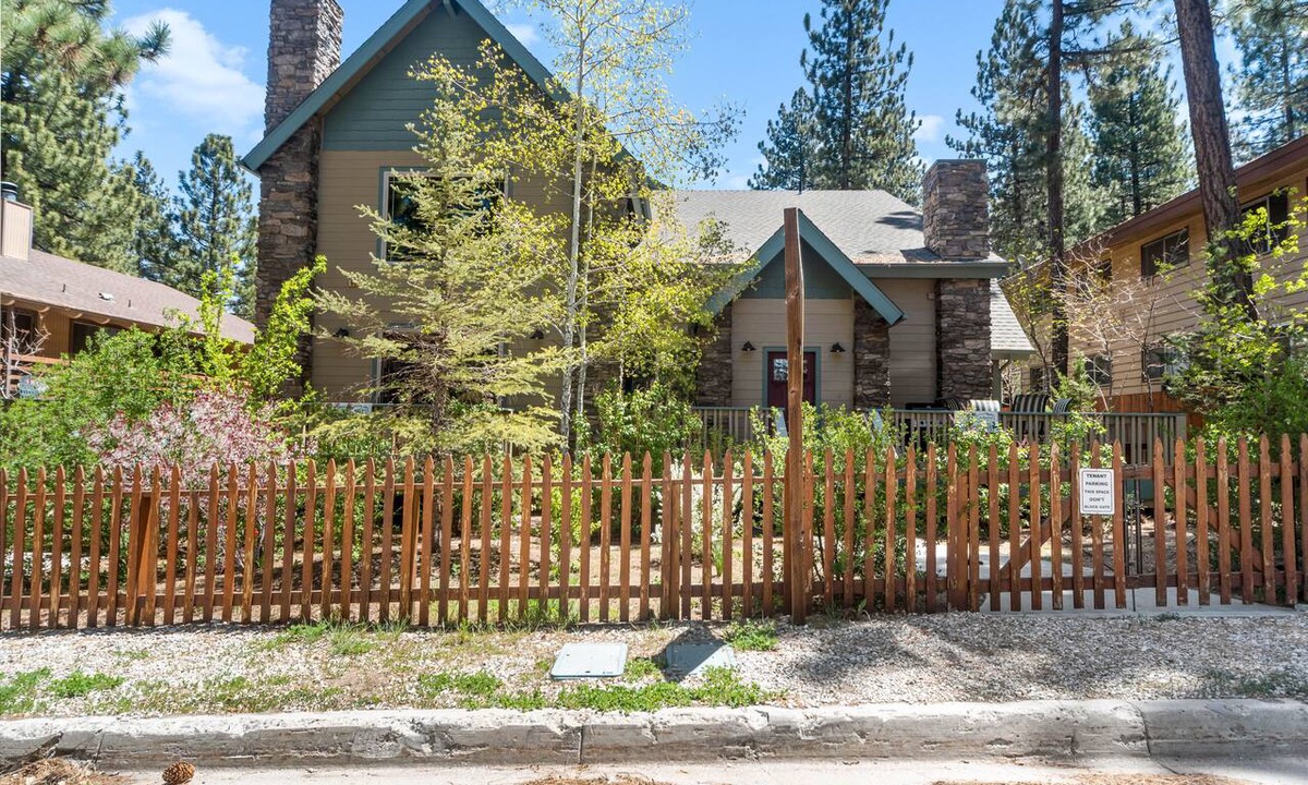 Summit Estates Cabin | Summit Shooting Stars - Cabins each with a Hot Tub and Game Room! Perfect location!