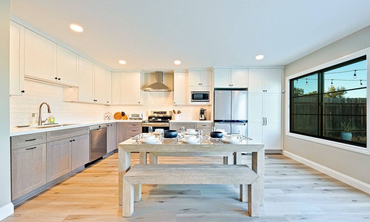 North Clairemont House | Sun Diego Poolside Paradise 3BD/2BA in Clairemont, 15 minutes from Beach!