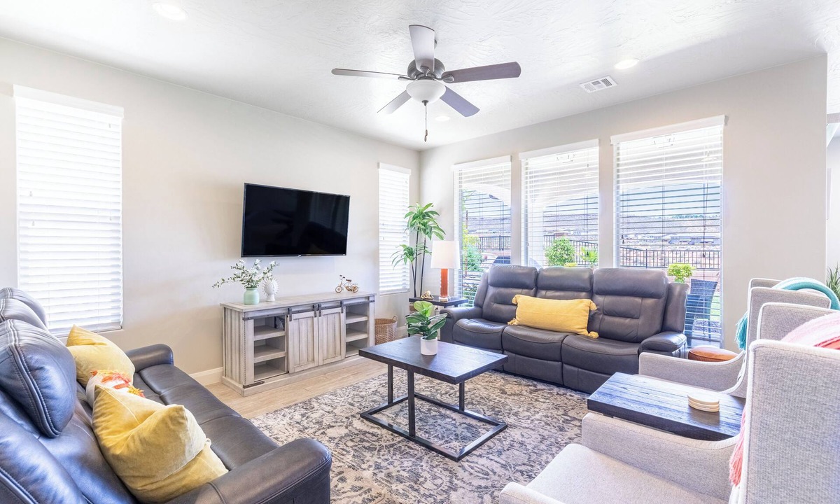 Sienna Hills House | Sun Haven! Pet Friendly!