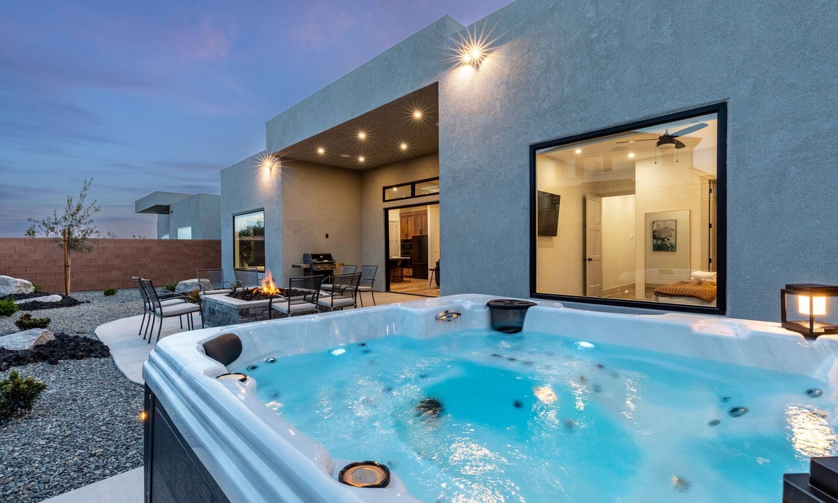 Washington House | Sun Seeker 2 Bedroom Home by RedAwning