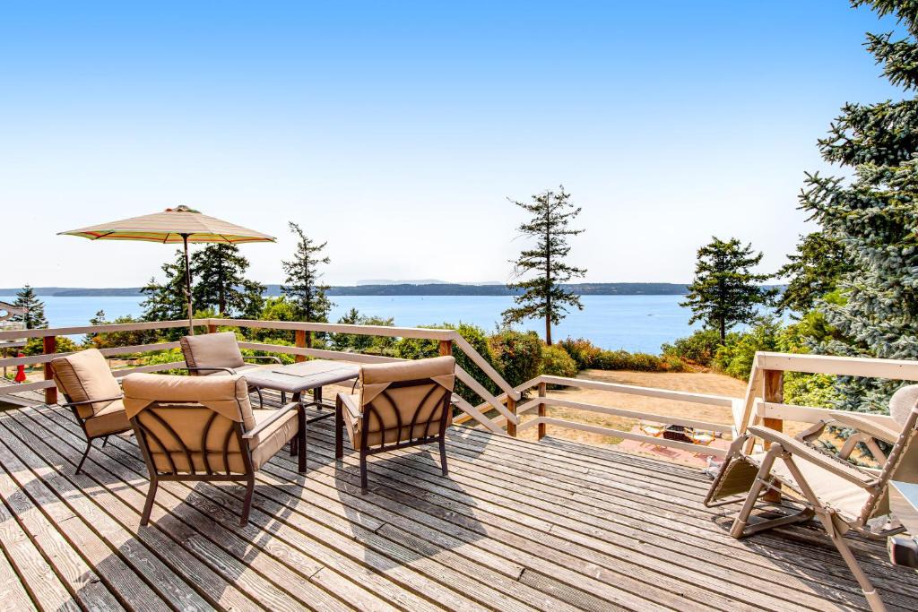 Camano Island House | Sundown Memory Lane Cabin