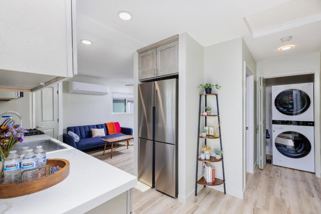 Fontana House | Sunlit Front House I Peaceful & Private Home-Away