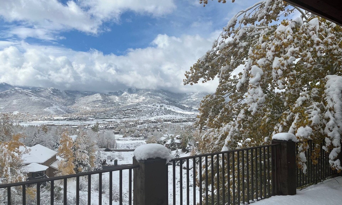Summit Park House | Sunny 5 Bd Mountain Home-Gorgeous View-Perfect for 2 or MultiGen Families-HotTub