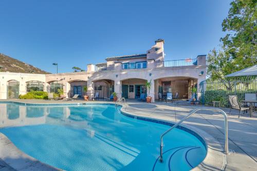 San Diego House | Sunny San Diego Condo w/Pool Access Near Wineries