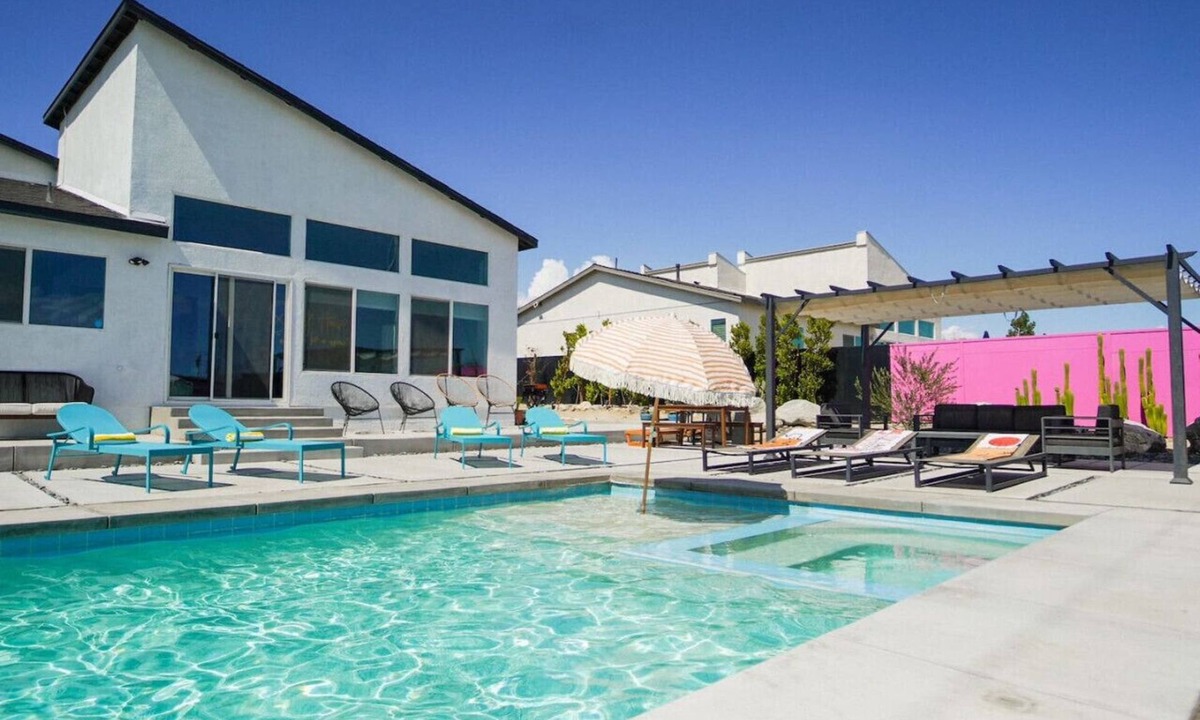 B-Bar-H Ranch House | Sunray House Modern Getaway Pool Spa Tesla Charger