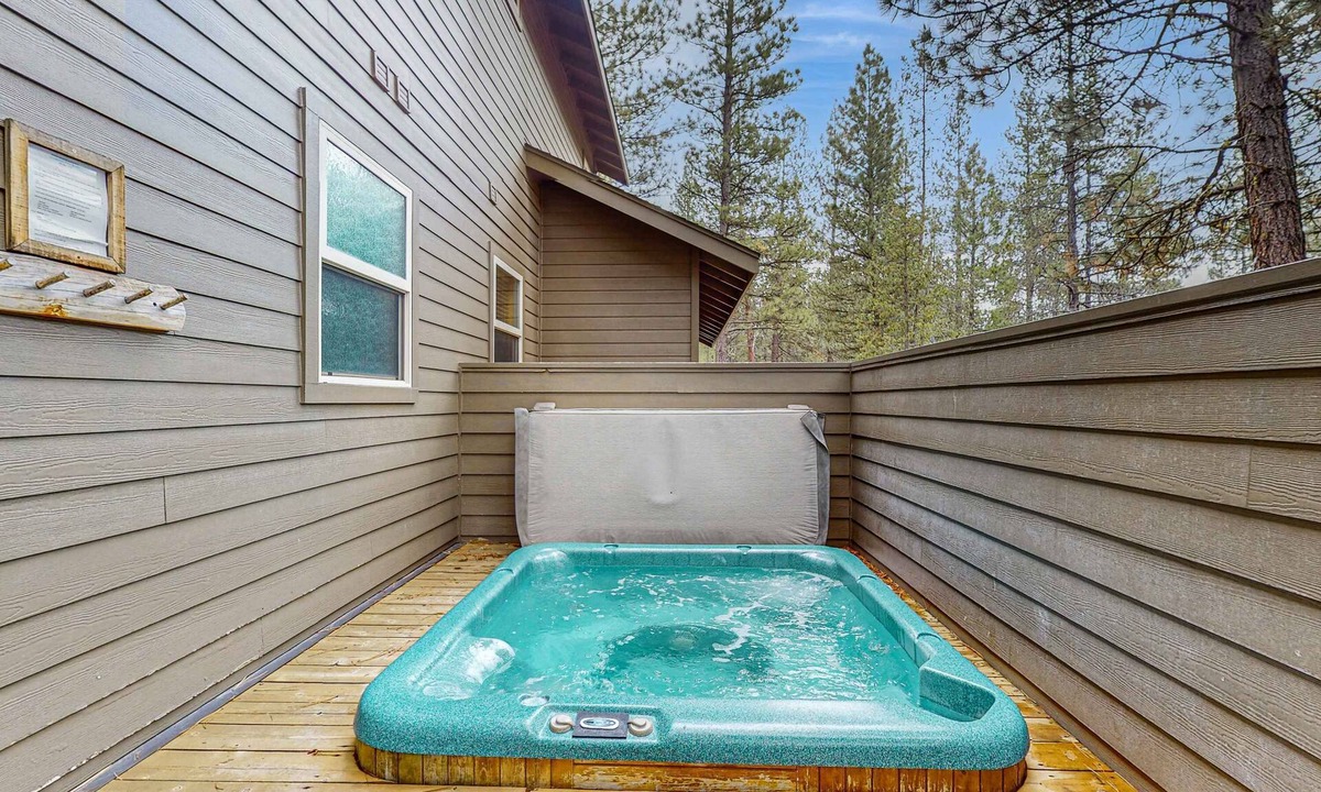 Overlook Park House | Sunriver home with private hot tub, SHARC passes for pools
