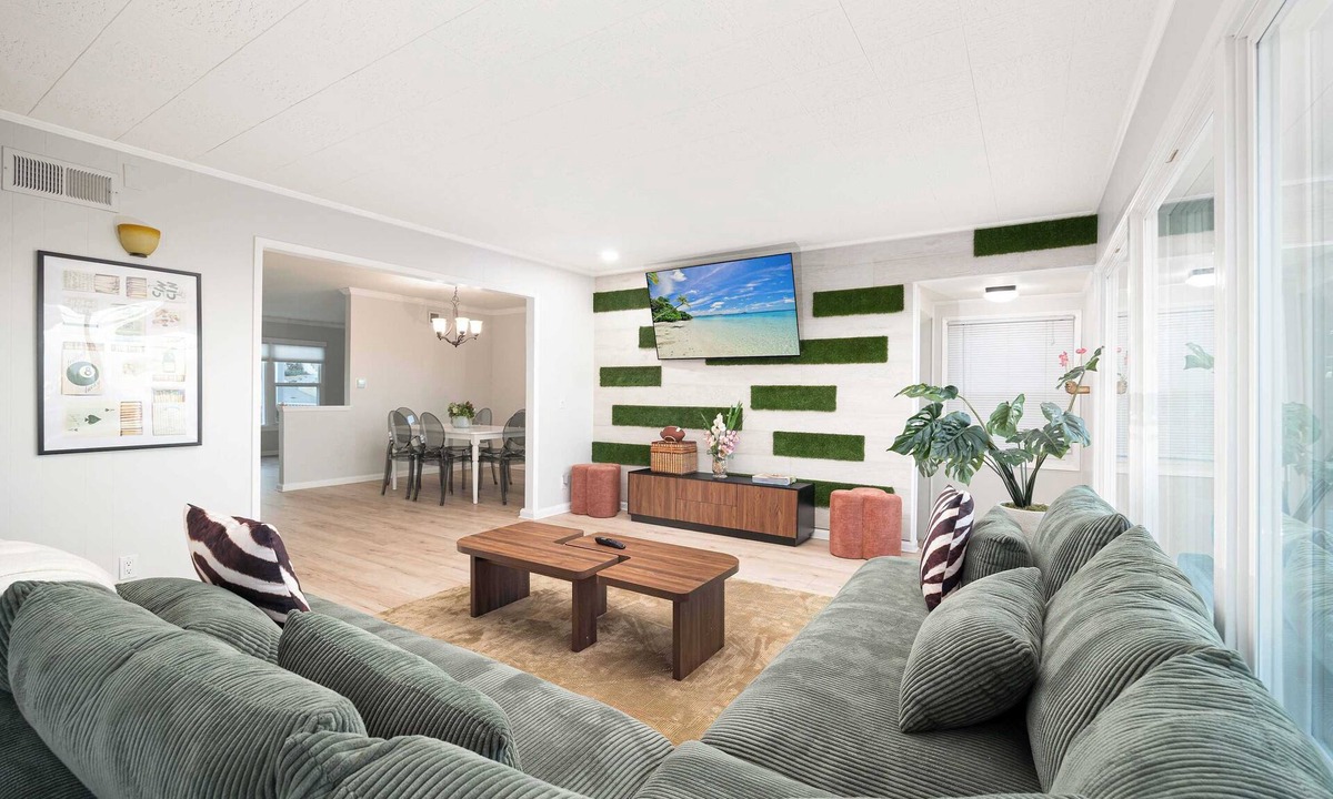 Point Loma Heights House | Sunset Balcony View! | Kids Playset | Sleeps 10