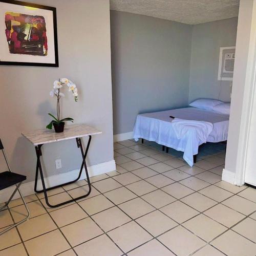 Whitney Hotel | Sunset Motel