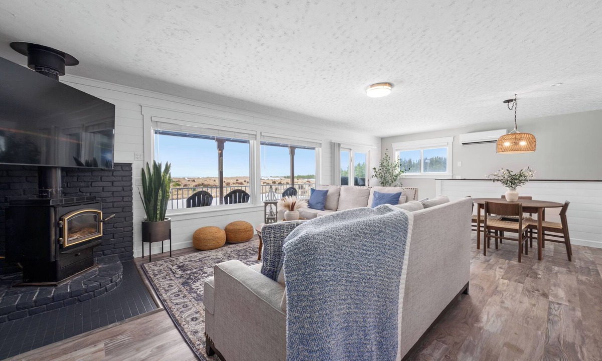 Ocean Park House | Sunset Shores - Ocean Front Family Retreat HOT TUB