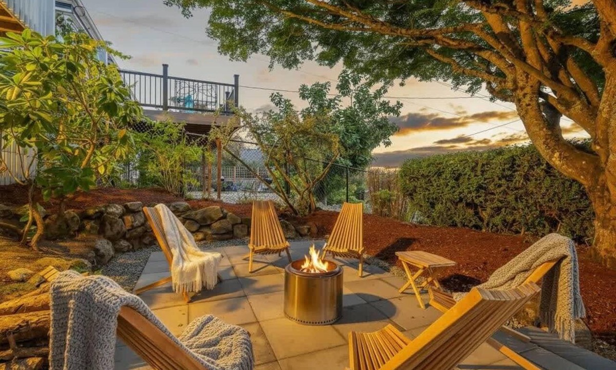 Genesee House | Sunset Views | Dogs OK | Close to Shopping | Alki