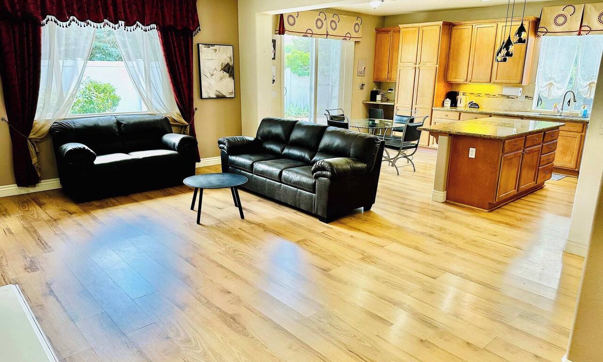 Reno House | Sunview House/Sleeps 16