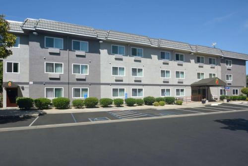 Chico Hotel | Super 8 by Wyndham Chico