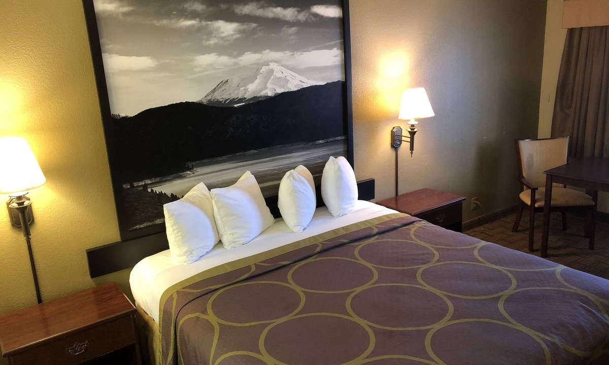 Corning Hotel | Super 8 by Wyndham Corning