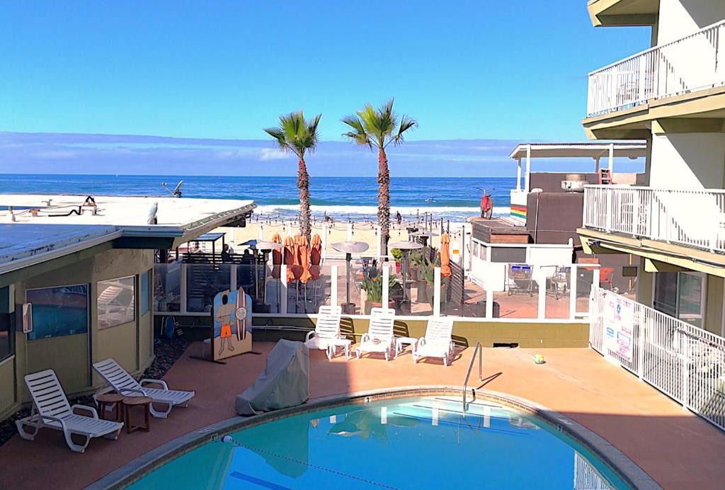 Pacific Beach Hotel | Surfer Beach Hotel