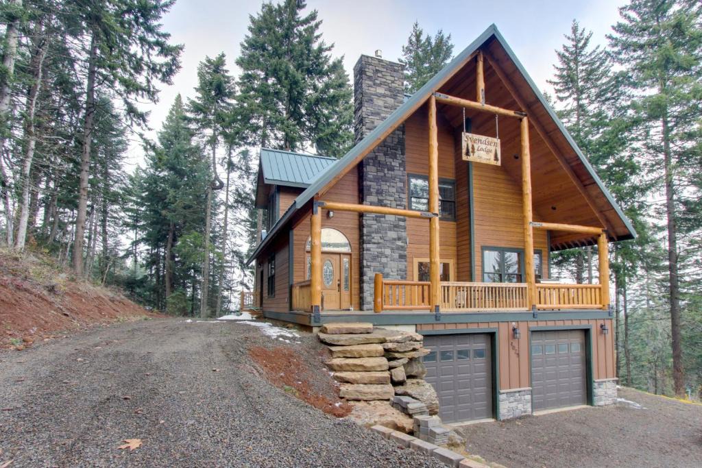 Hood River House | Svendsen Lodge