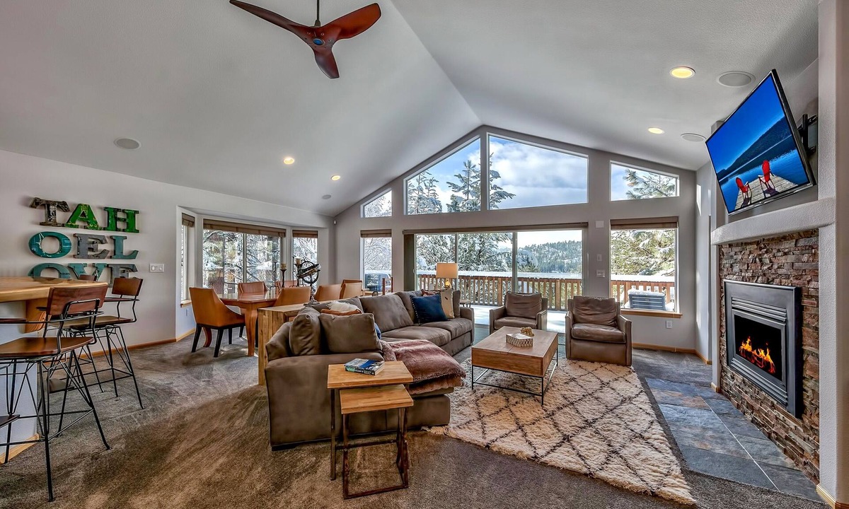 Pioneer Trail House | Tahoe Flyer: Hot Tub, Views, Privacy, Decks, Peaceful, A/C