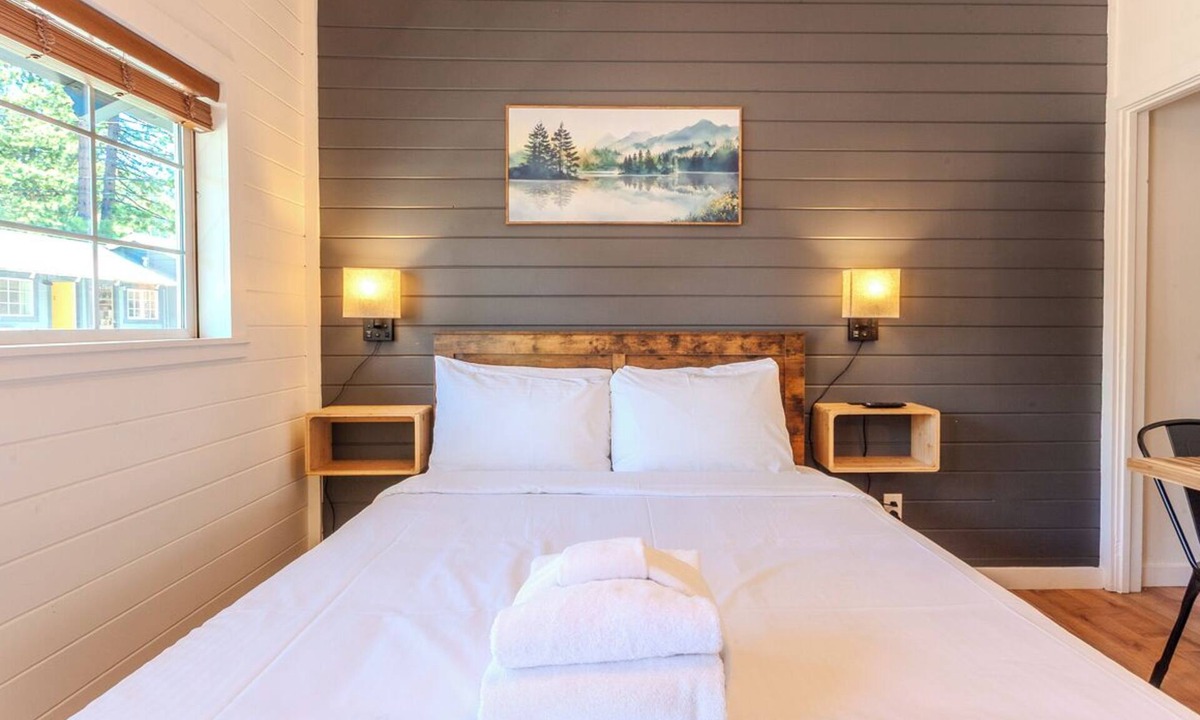 Sierra Tract Hotel | Tahoe Mountain Inn #12
