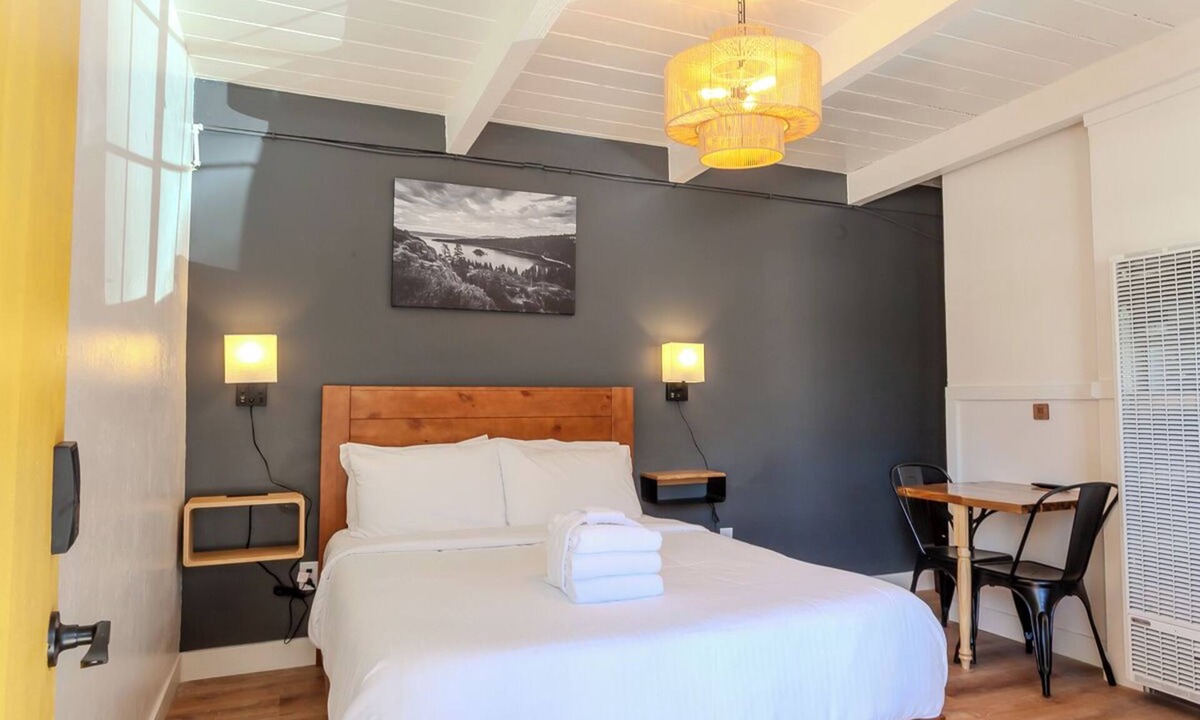 Sierra Tract Hotel | Tahoe Mountain Inn #32