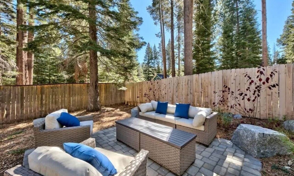 North Upper Truckee House | Tahoe Spa Retreat: Sauna, Hot Tub, Game Room, Pets