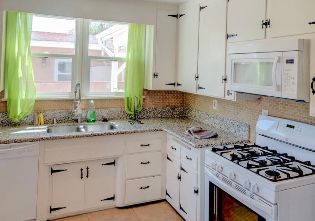 Reseda House | Tarzana Home Room 1 - Bed 2