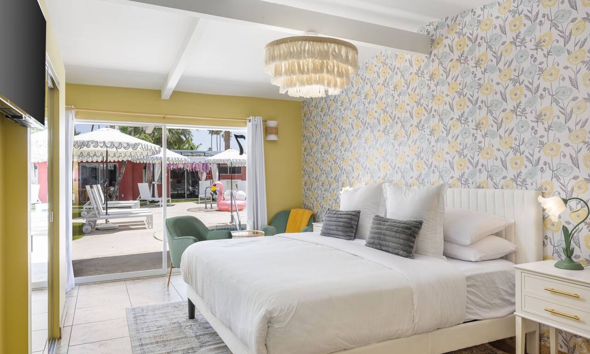 Warm Sands Hotel | The Audrey Suite · Dog-Friendly Yard & Pool, PS