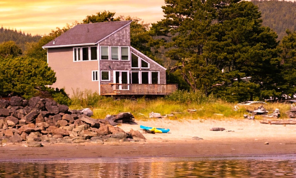 Lincoln City House | The Bay House | Siletz Bay Nearby | Fireplace