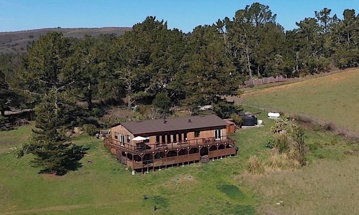Redwood City House | The Canyon View House at Lobitos Creek Ranch near the beaches and redwoods