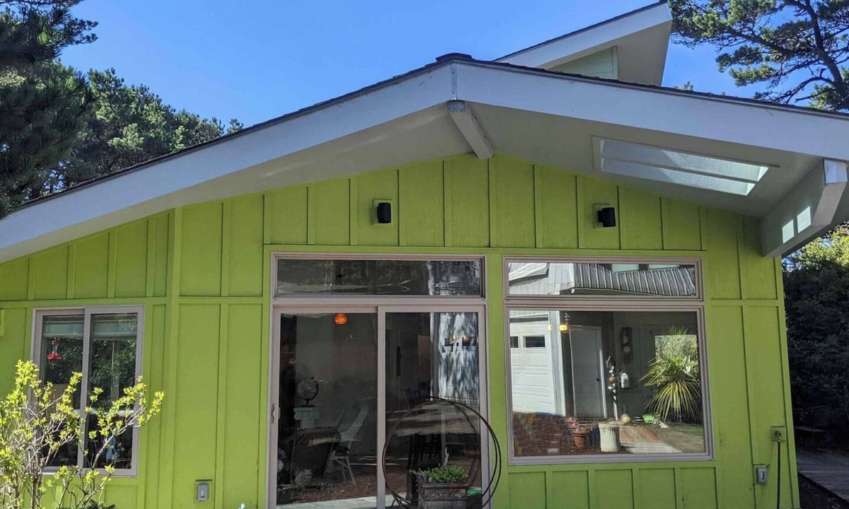 Florence House | The Captain Cook new in 2021 - walk to beach.