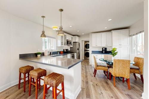 El Cerrito House | The Cliffside Bungalow