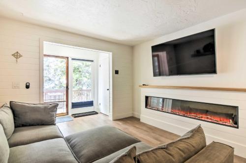 Beaver House | The Cottages: Ski-In/Out Retreat - Hike & Explore!