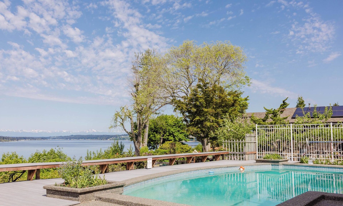 University Place House | The Folly PLUS, University Place View Home with Pool, Perfect for Celebrations.