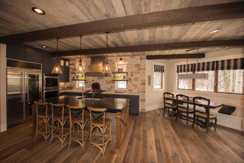 Sundance House | THE GREAT ESCAPE - Modern Luxury Mountain Estate, Private, Hot Tub